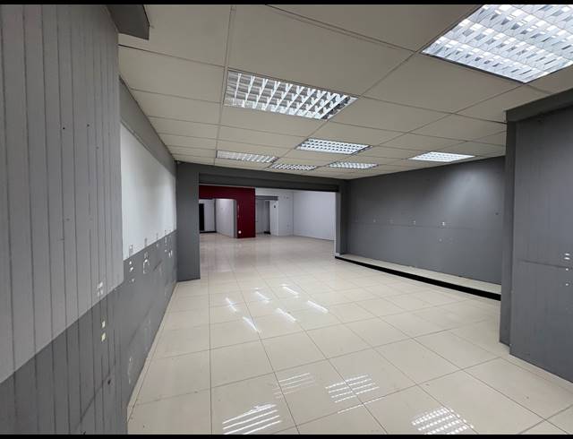 475M² SHOWROOM TO LET IN PAARDEN EILAND